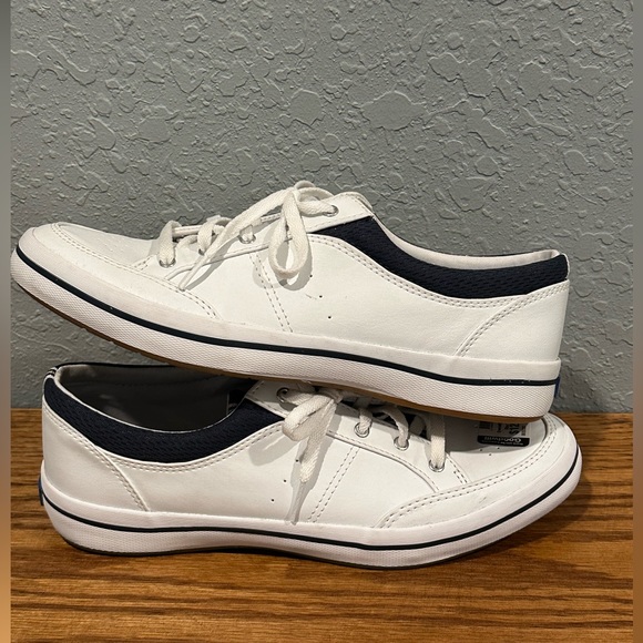 Keds Woman's Courty Leather White
Lace-up closure Sneakers Size 9 - Picture 3 of 10